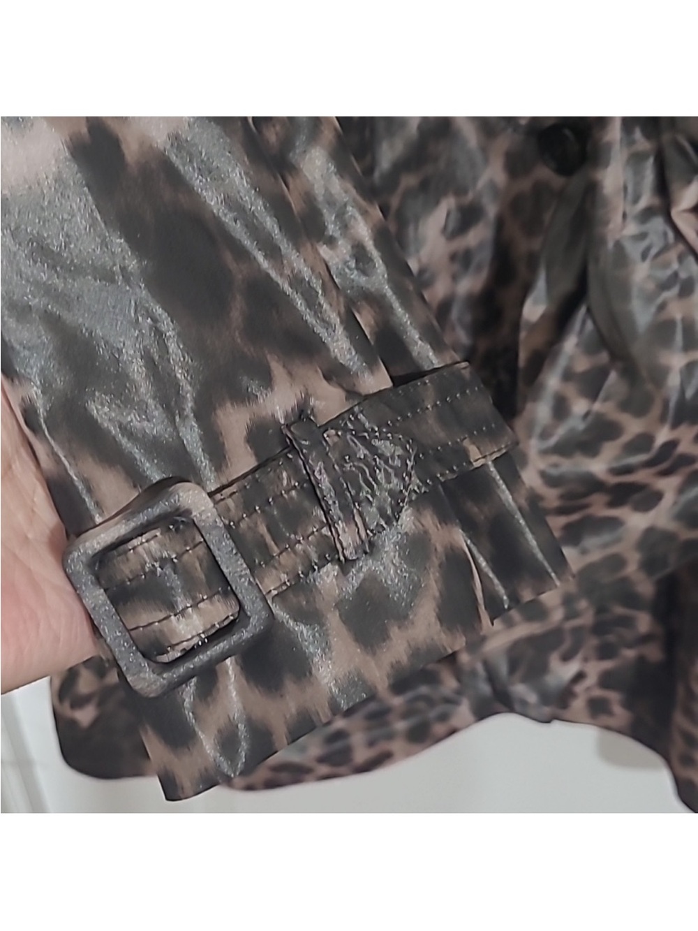 Gorgeous animal print Moschino trench coat, EUC - Picture 5 of 8
